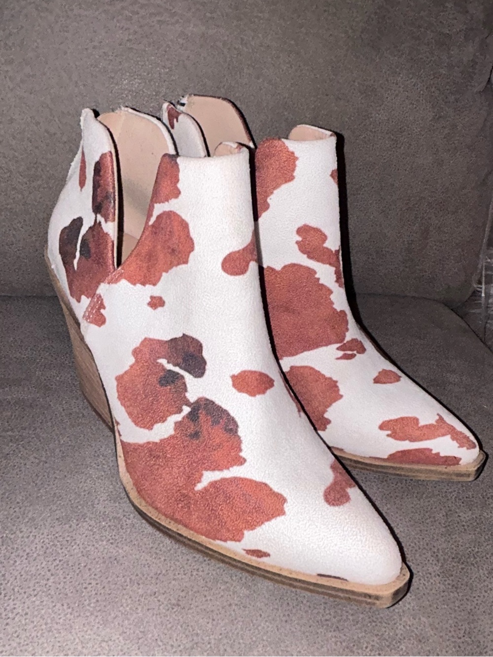 50%offw❤️ Barn Babe White/Camel Cow Print Booties 6 S32